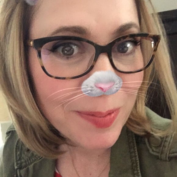 Meet your Posher, Jennifer. - Picture 2 of 5